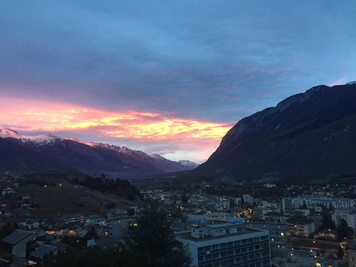 Les Murets Bed and Breakfast Sierre Esterno foto